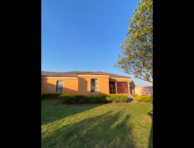 5 BEDROOM HOUSE FOR SALE IN SESHEGO 9A